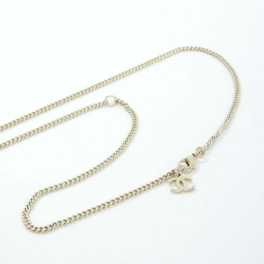 CHANEL Authentic White Necklace - Picture 4 of 5